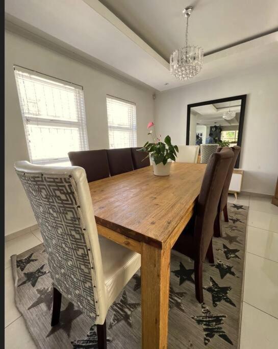 Entertainers Delight Near The & Wine Routes Holiday home *