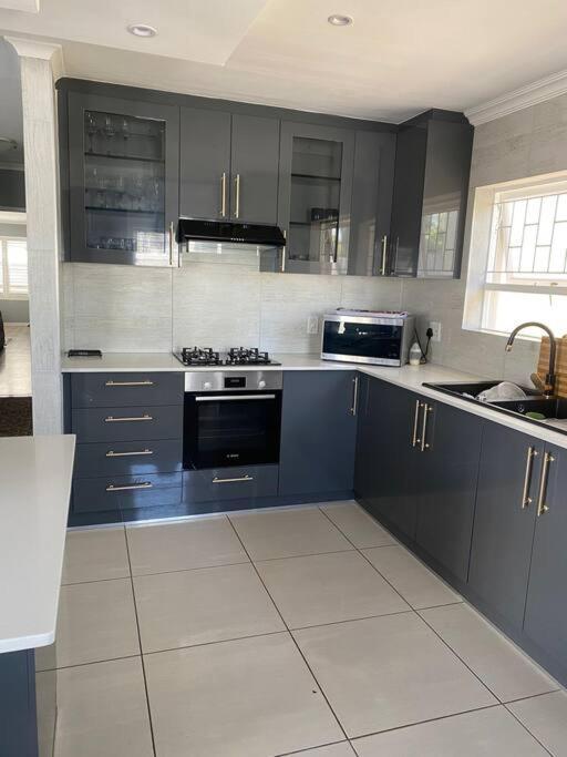 Entertainers Delight Near The & Wine Routes Holiday home