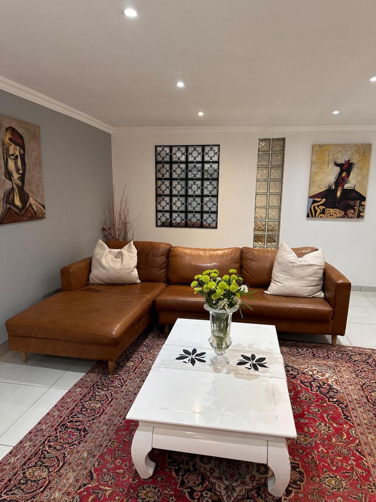 Holiday home Entertainers Delight Near The & Wine Routes *