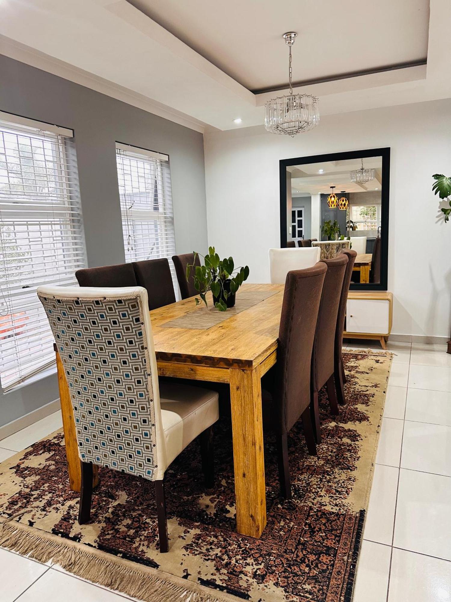 Entertainers Delight Near The & Wine Routes Holiday home Cape Town